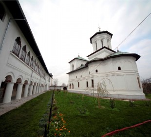 Sfânta Mănăstire Mamu Sfânta Mănăstire Mamu